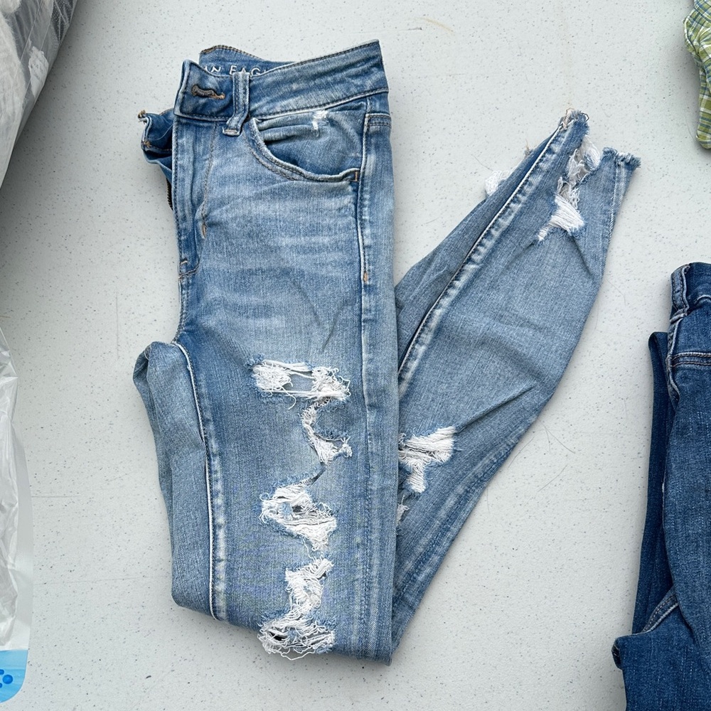 American Eagle Outfitters Light Blue Distressed Skinny Jeans